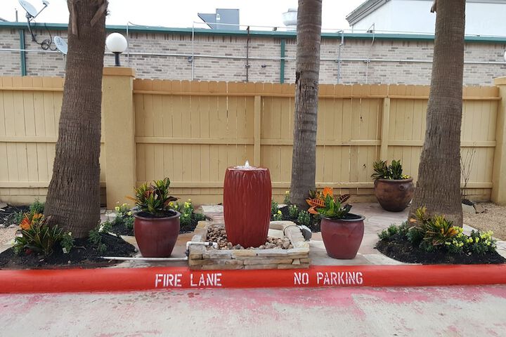 Hotel Exterior 39 of 53