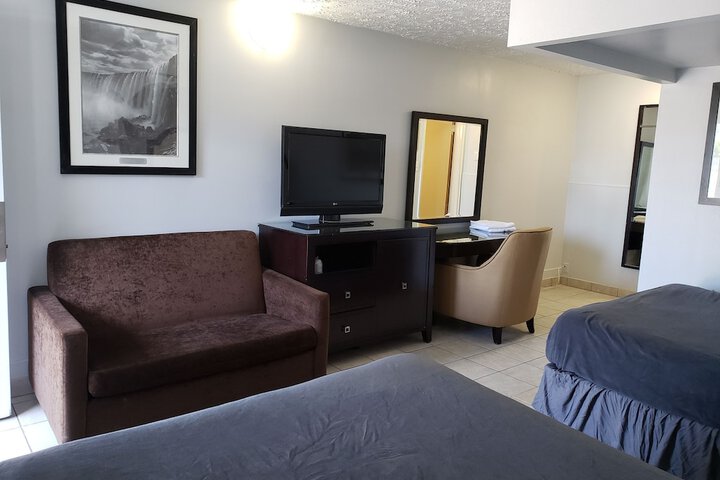 2 Queen Beds (7 of 21)