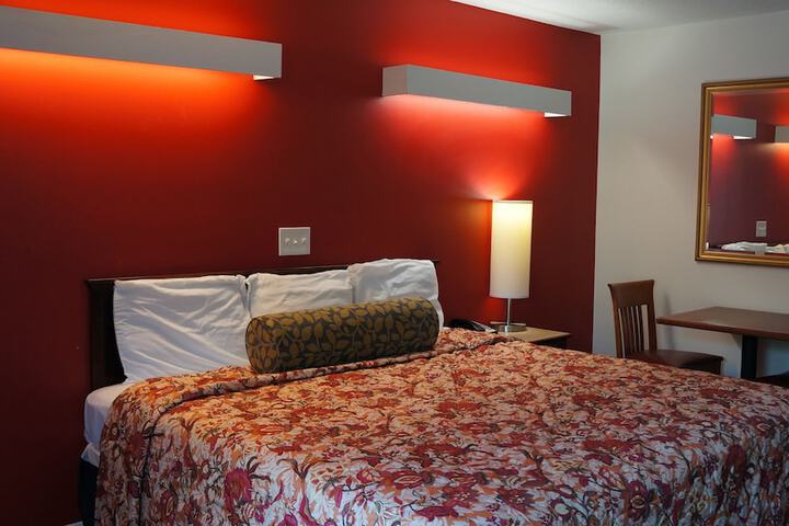 Single Room 1 King Bed (15 of 36)