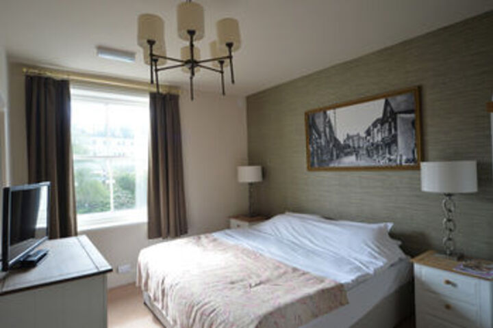 Room 10 of 20