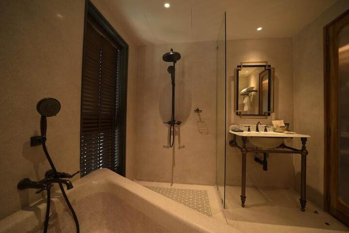 Room 16 of 30