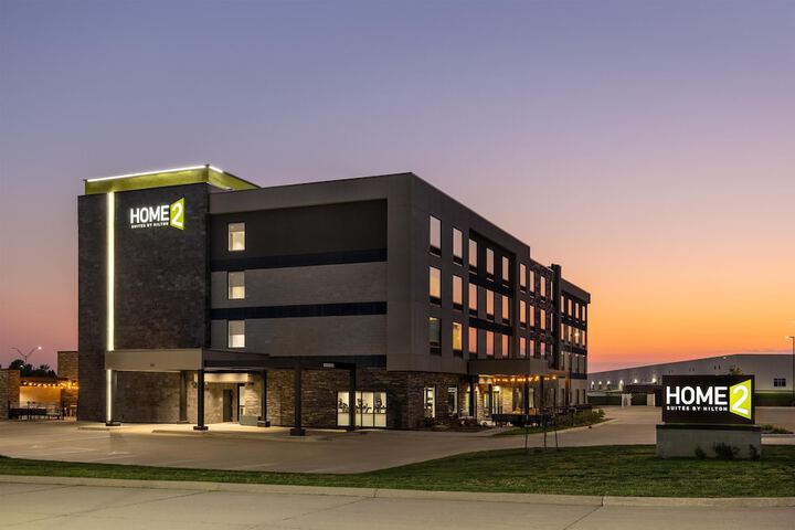 Home2 Suites by Hilton Altoona Des Moines in Altoona, IA