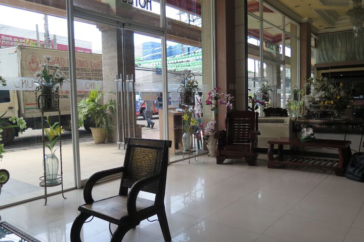 Business Center 33 of 36