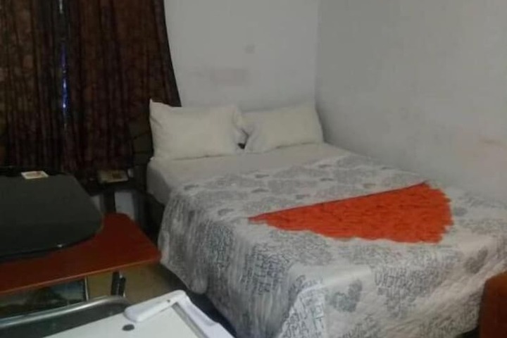 Room 10 of 34