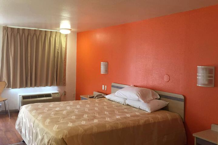 1 Queen Bed Mobility Accessible (2 of 14)