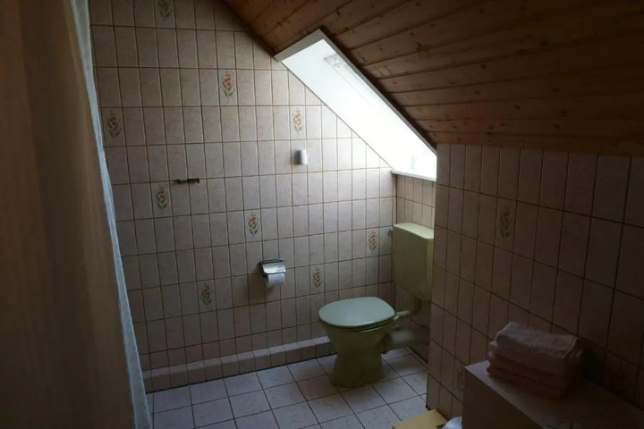 Room 8 of 15