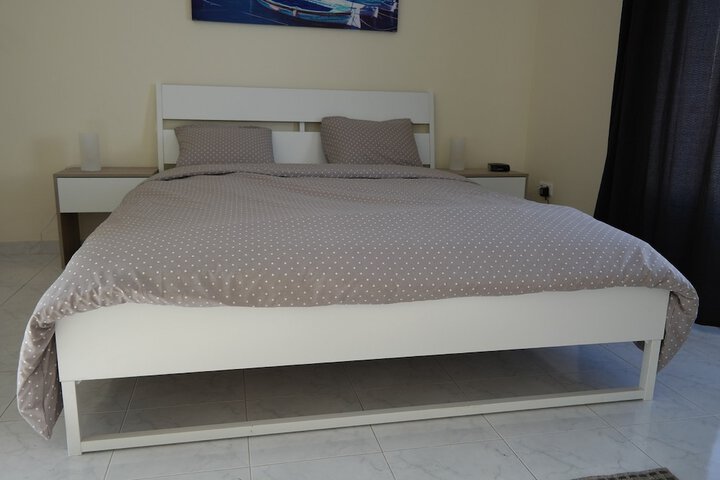 Room 10 of 14