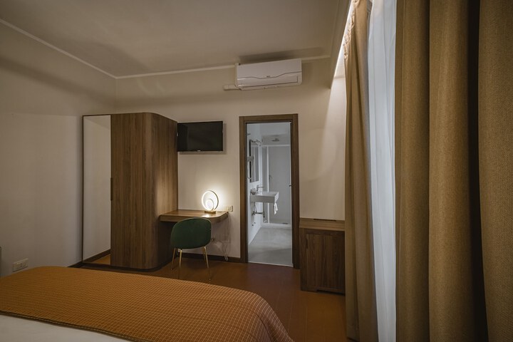 Room 7 of 111