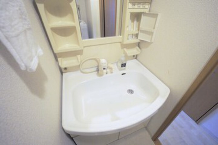Room 6 of 24