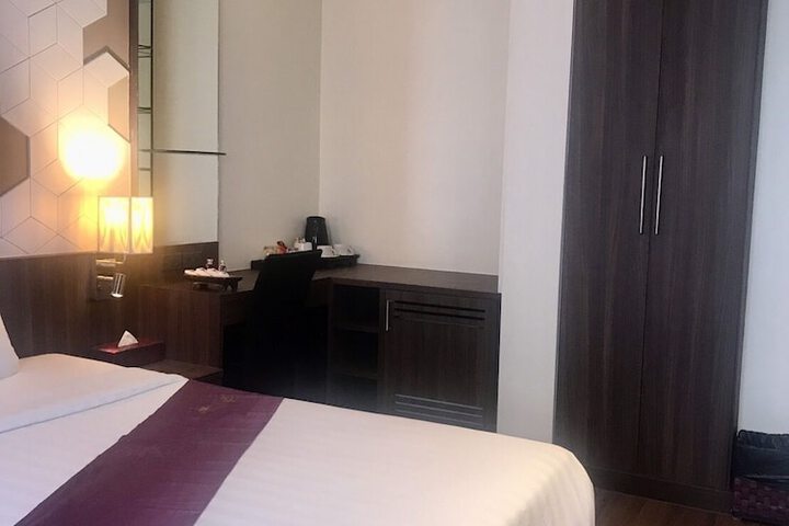 Room 10 of 25