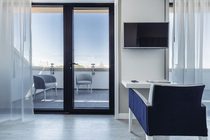 Room 14 of 32