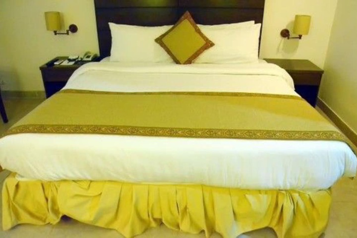 Room 25 of 27