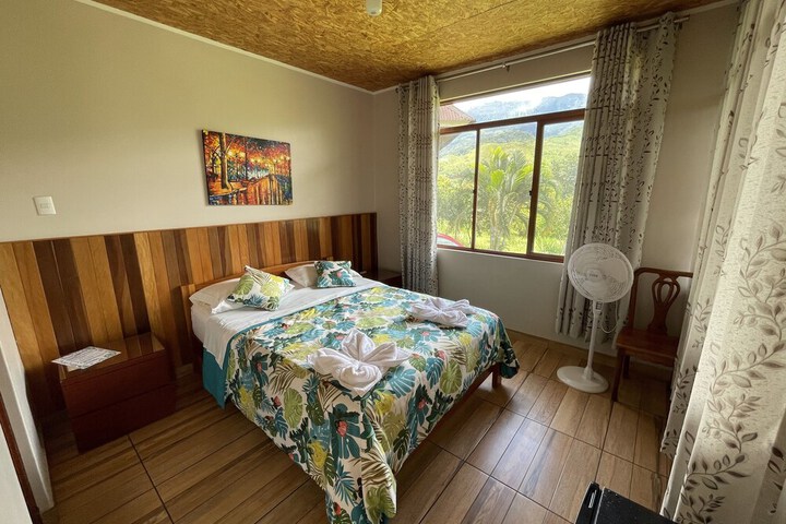 Room 3 of 83