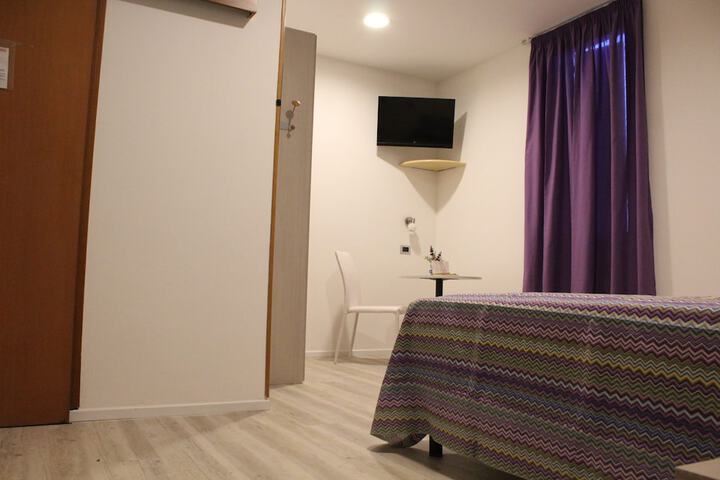 Room 6 of 17