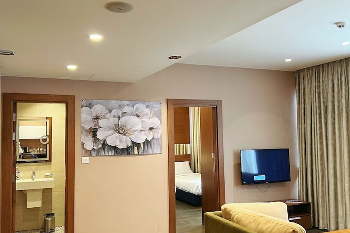 Room 21 of 36