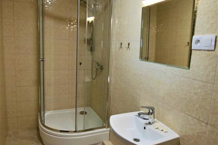 Room 12 of 19