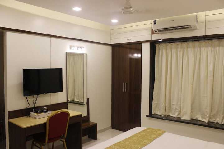 Room 11 of 36