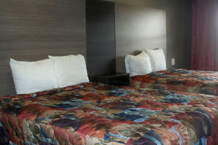 Room 4 of 16