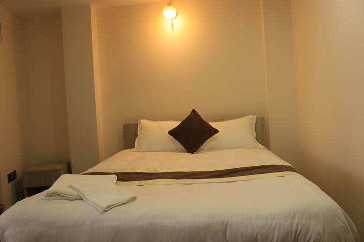 Room 4 of 12