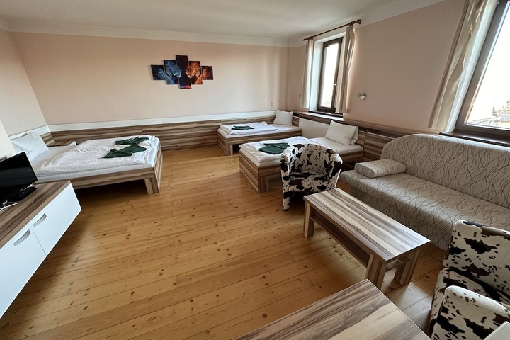 Room 47 of 99