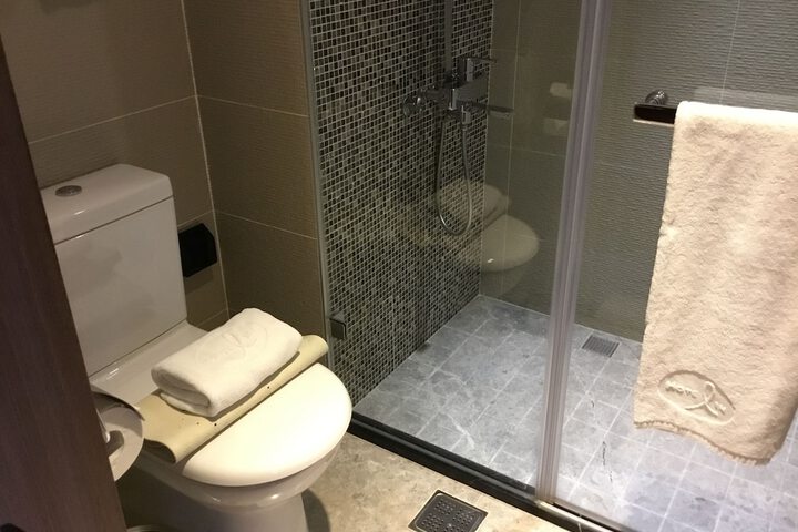 Room 13 of 46