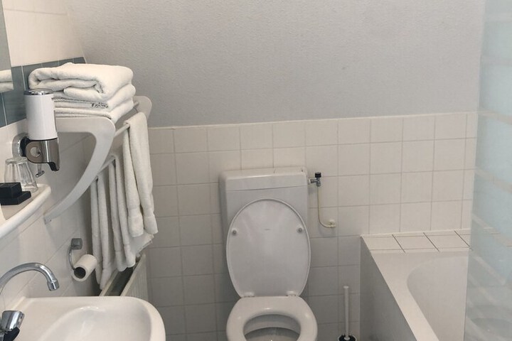 Room 100 of 139