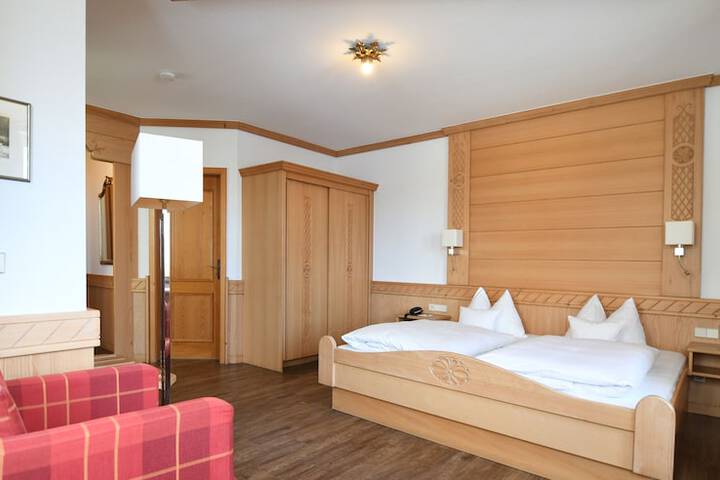 Room 4 of 42