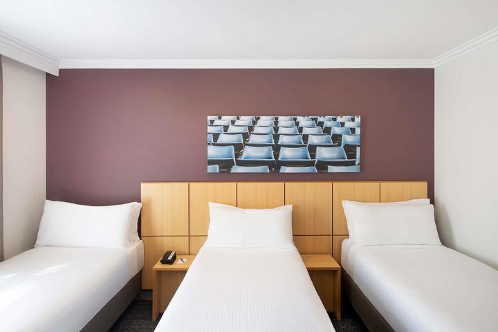Room 8 of 76