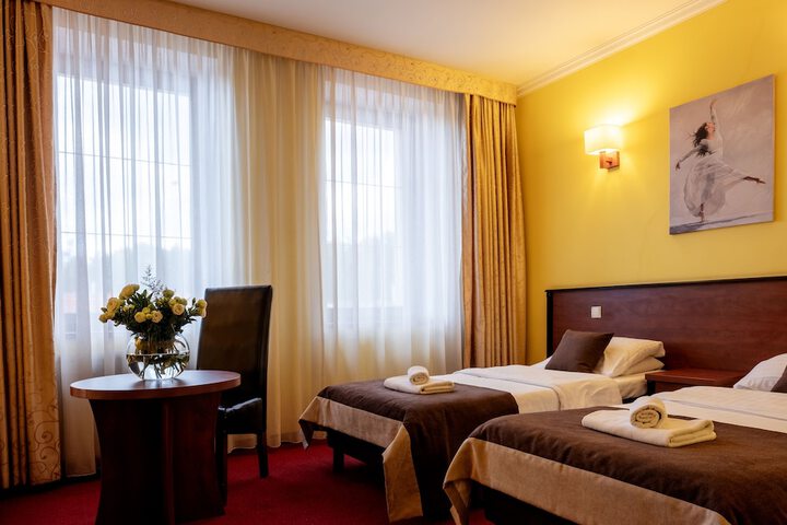 Room 15 of 99