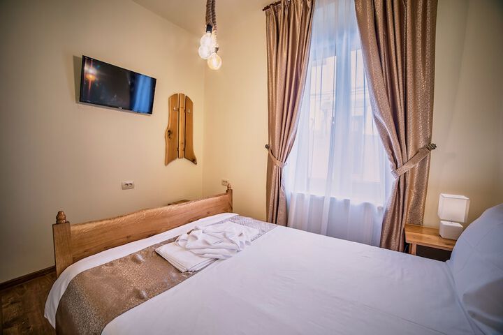 Room 8 of 44