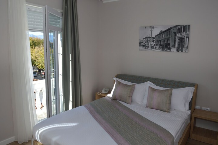 Room 5 of 53