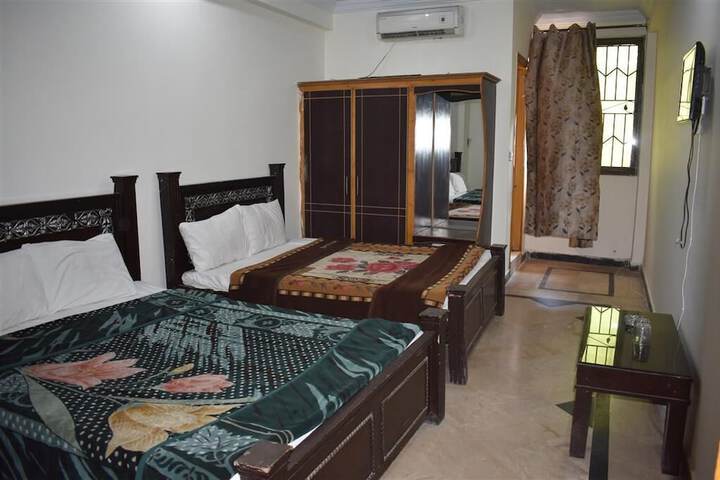 Room 6 of 8