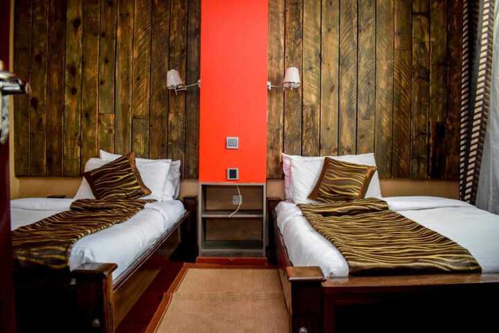 Room 4 of 31