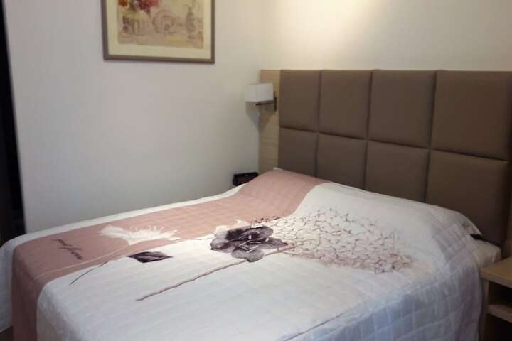 Room 8 of 50
