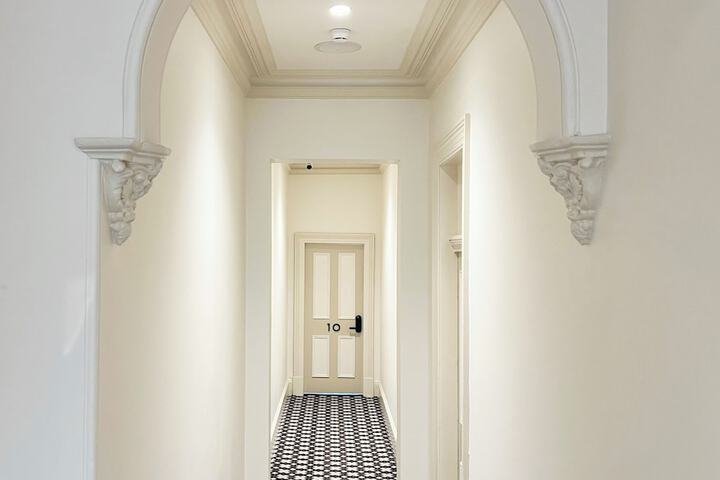 Ballroom/Hall 21 of 25