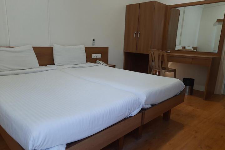 Room 15 of 48