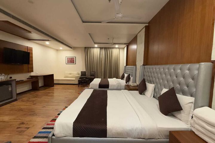 Room 16 of 27