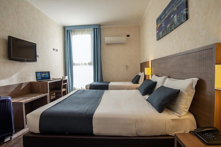 Room 16 of 77