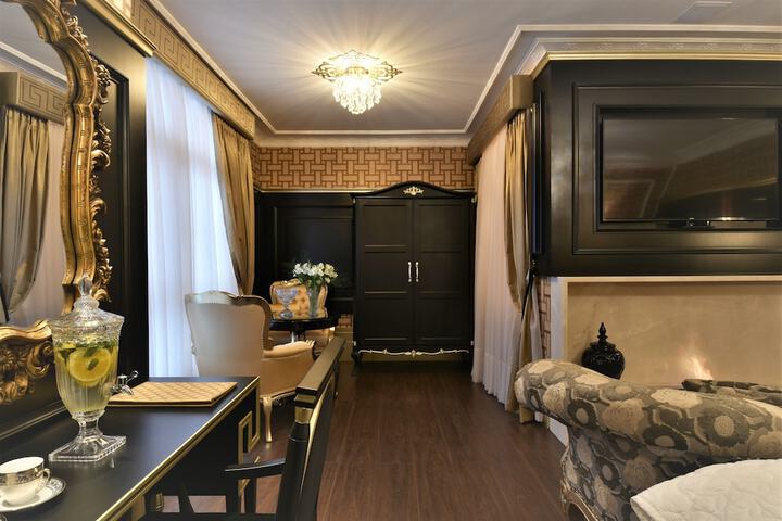 Room 33 of 122