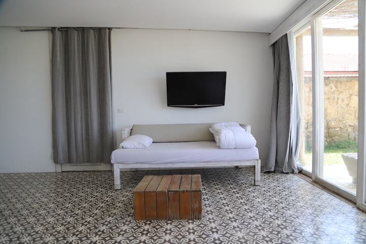 Room 44 of 102