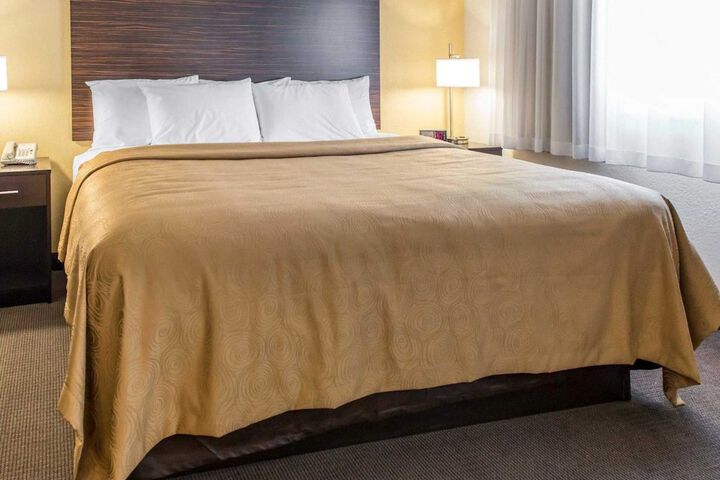 1 Queen Bed Suite (19 of 21)