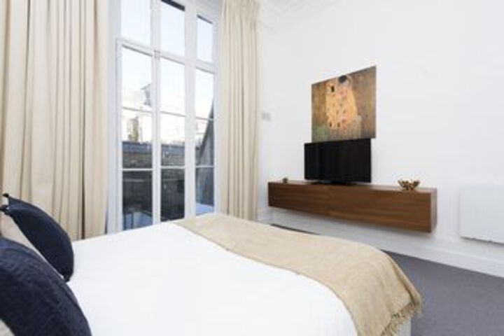 Room 6 of 20