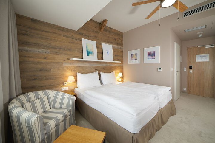 Room 12 of 115