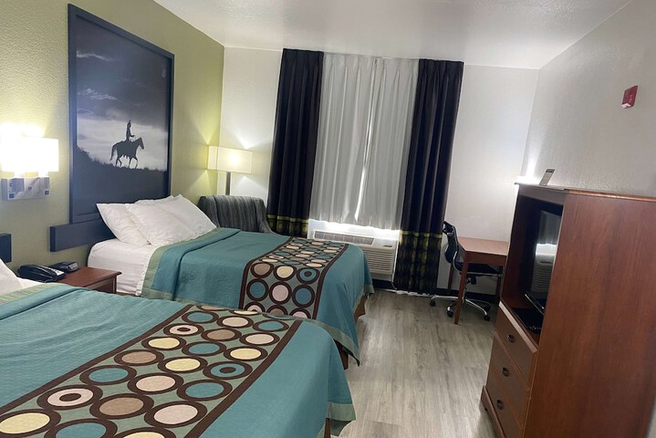 2 Queen Beds (1 of 7)