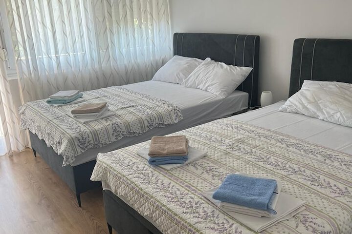 Room 3 of 10