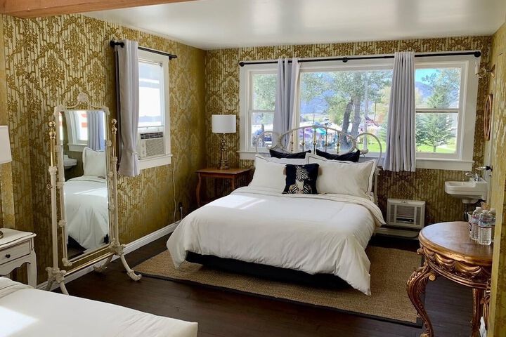 Room 4 of 33