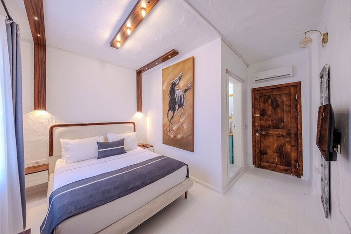Room 6 of 78