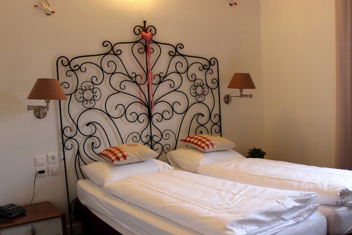 Room 10 of 39
