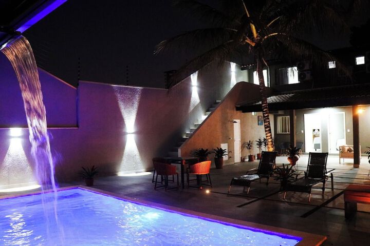 Pool 10 of 13