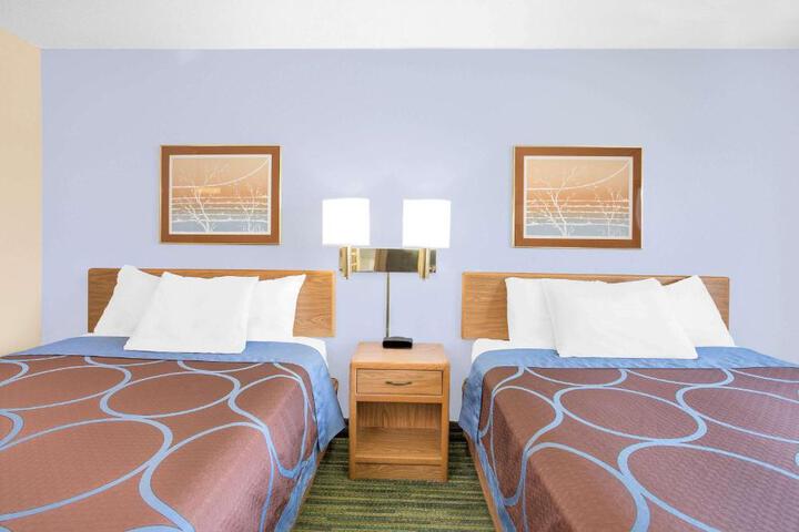 Guest Room 2 Queen Beds (4 of 8)